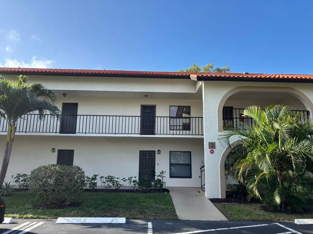 3 Vía De Casas Sur Boynton Beach FL 33426