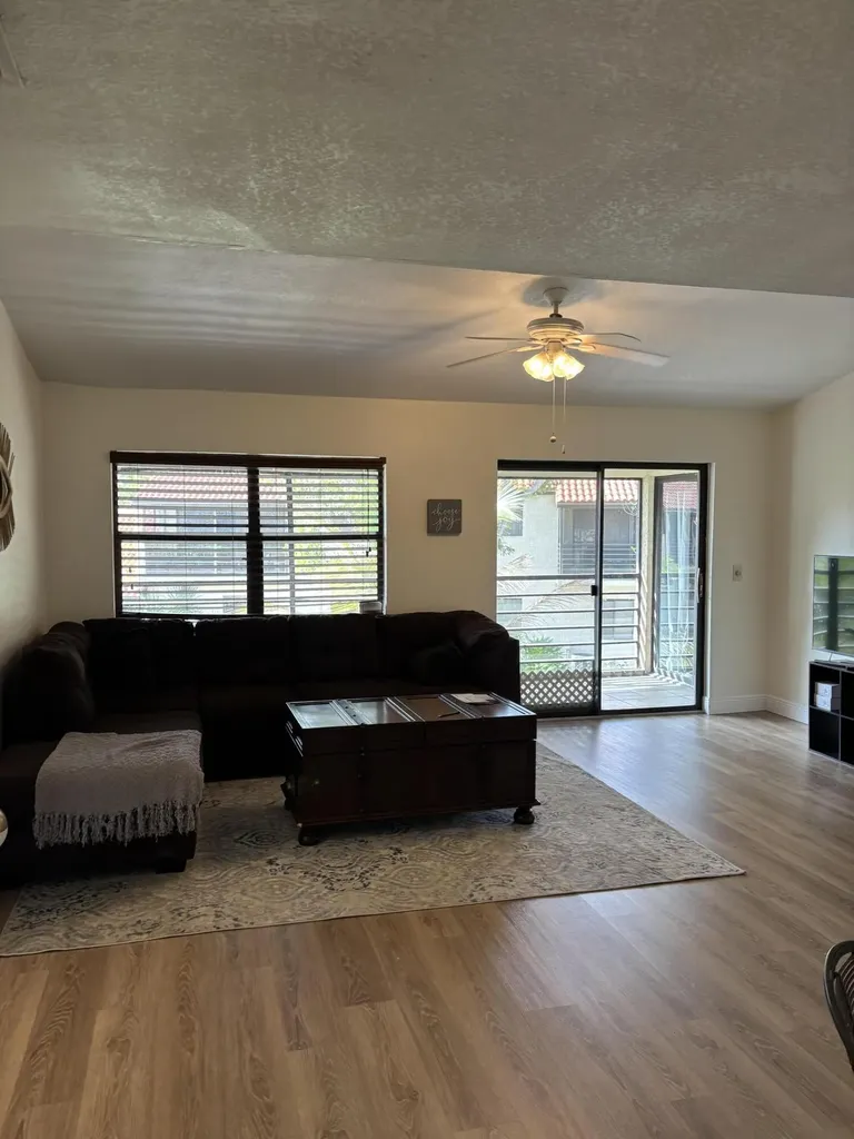 3 Vía De Casas Sur Boynton Beach FL 33426