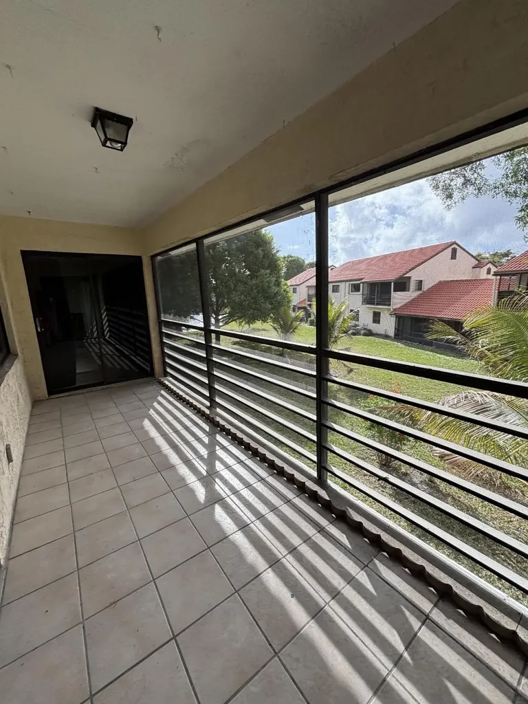 3 Vía De Casas Sur Boynton Beach FL 33426
