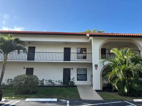 3 Vía De Casas Sur Boynton Beach FL 33426