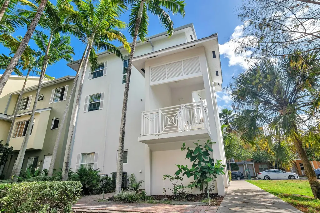 427 SW 13th Terrace Fort Lauderdale FL 33312