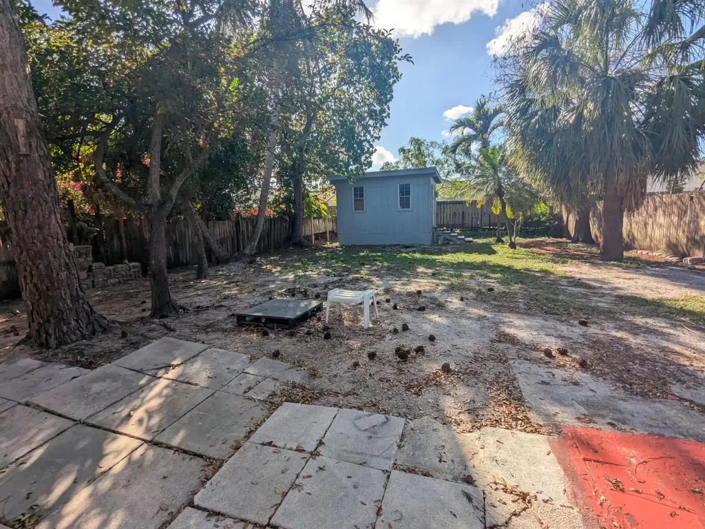 3611 Elizabeth Street Palm Springs FL 33461