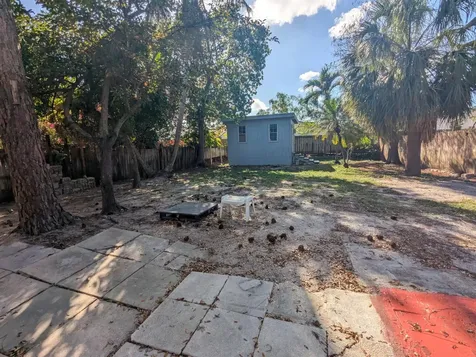 3611 Elizabeth Street Palm Springs FL 33461