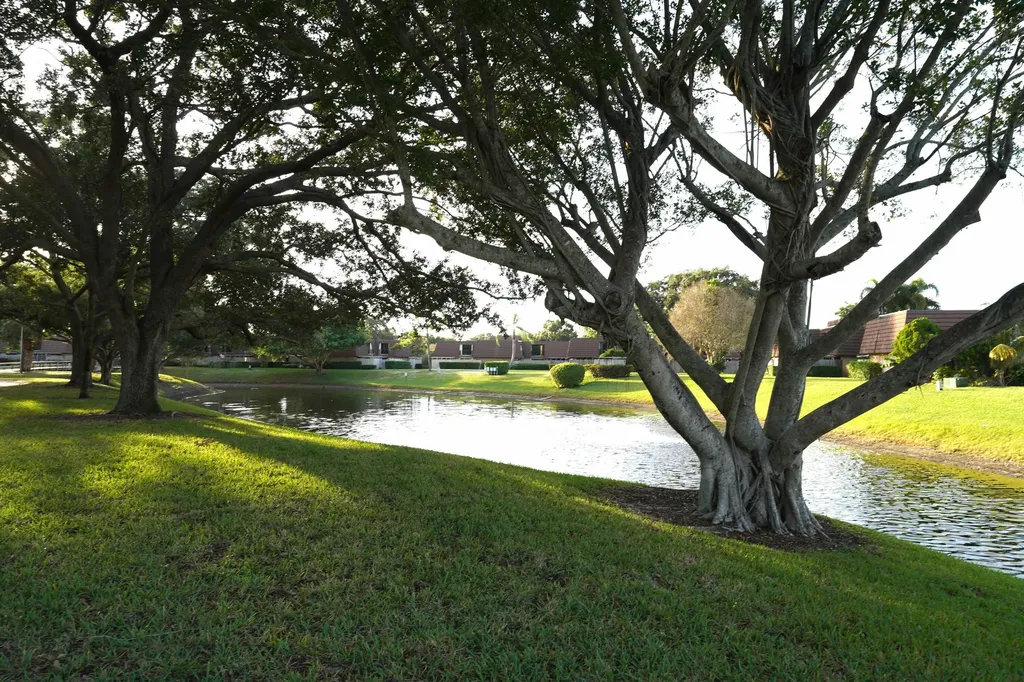 1916 19th Lane Palm Beach Gardens FL 33418