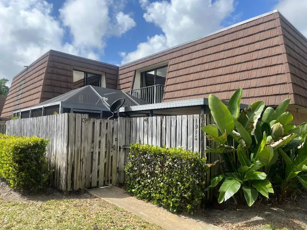 1916 19th Lane Palm Beach Gardens FL 33418
