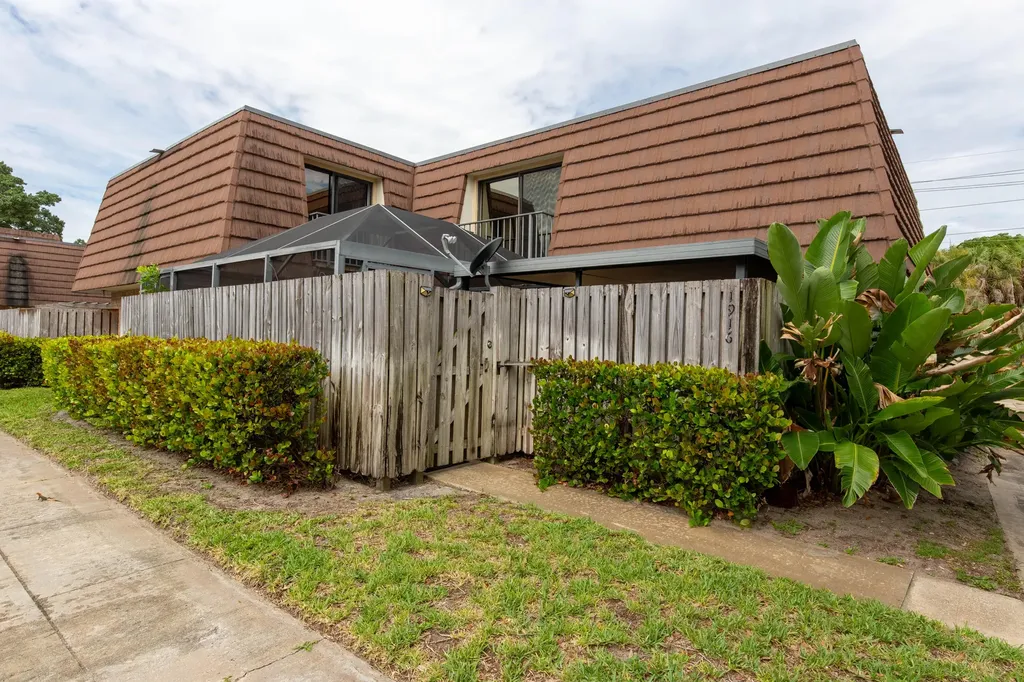 1916 19th Lane Palm Beach Gardens FL 33418