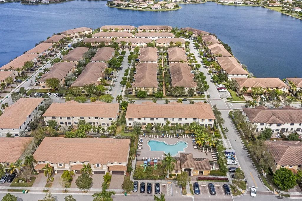 8440 Lakeview Trail Parkland FL 33076