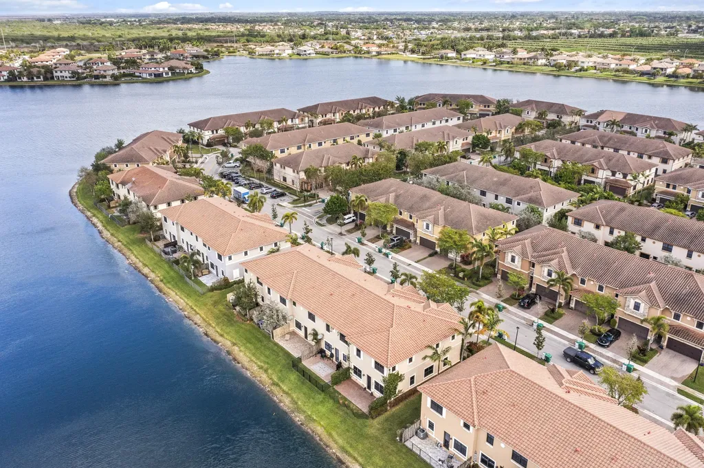 8440 Lakeview Trail Parkland FL 33076