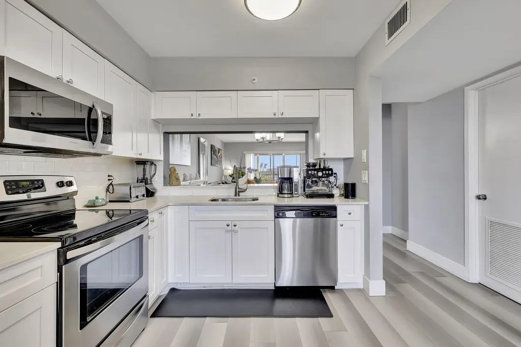 2200 S Cypress Bend Drive S Pompano Beach FL 33069