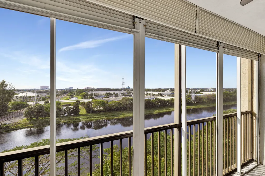2200 S Cypress Bend Drive S Pompano Beach FL 33069