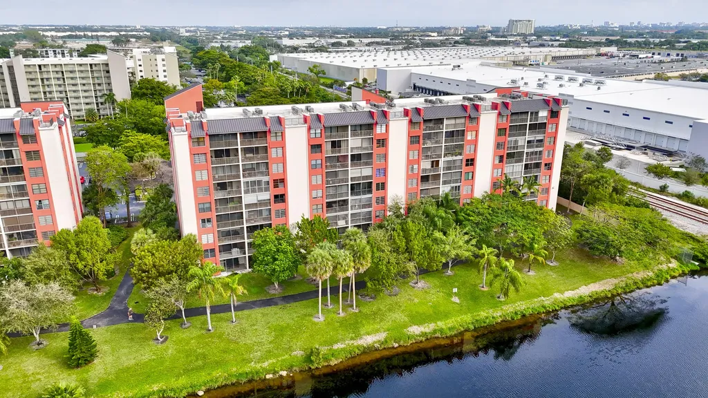 2200 S Cypress Bend Drive S Pompano Beach FL 33069