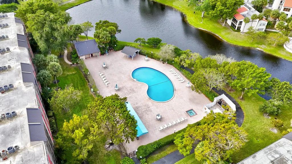 2200 S Cypress Bend Drive S Pompano Beach FL 33069