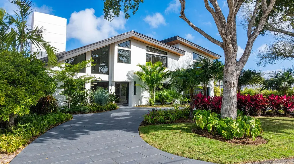 3001 NE 52nd Street Lighthouse Point FL 33064