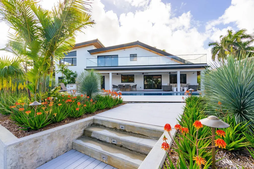 3001 NE 52nd Street Lighthouse Point FL 33064
