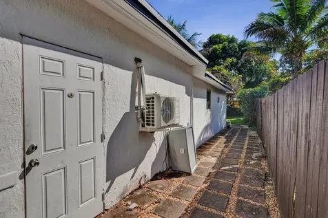 640 NE 160th Street Miami FL 33162