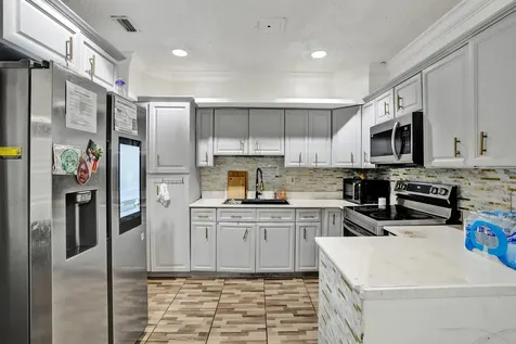 640 NE 160th Street Miami FL 33162