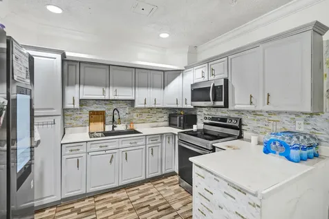 640 NE 160th Street Miami FL 33162
