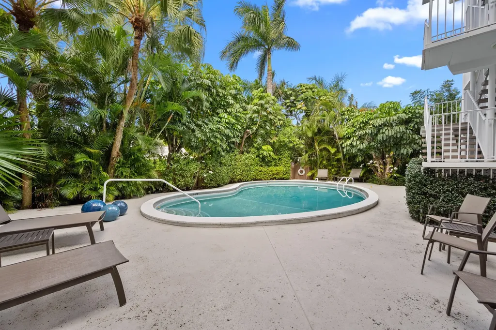 401 Peruvian Avenue Palm Beach FL 33480