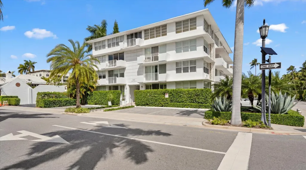 401 Peruvian Avenue Palm Beach FL 33480