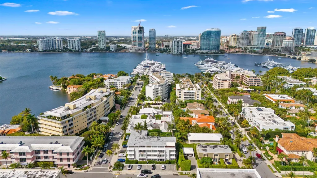 401 Peruvian Avenue Palm Beach FL 33480