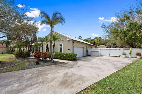 2704 Serenity Circle N Fort Pierce FL 34981