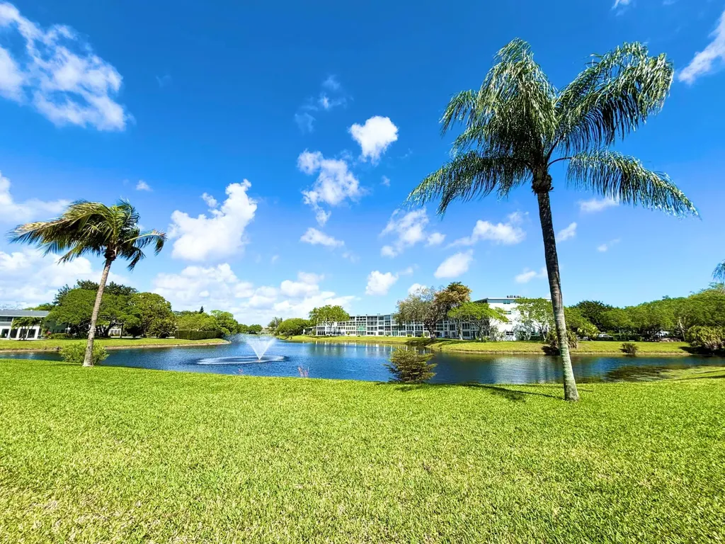4015 Oakridge A Deerfield Beach FL 33442