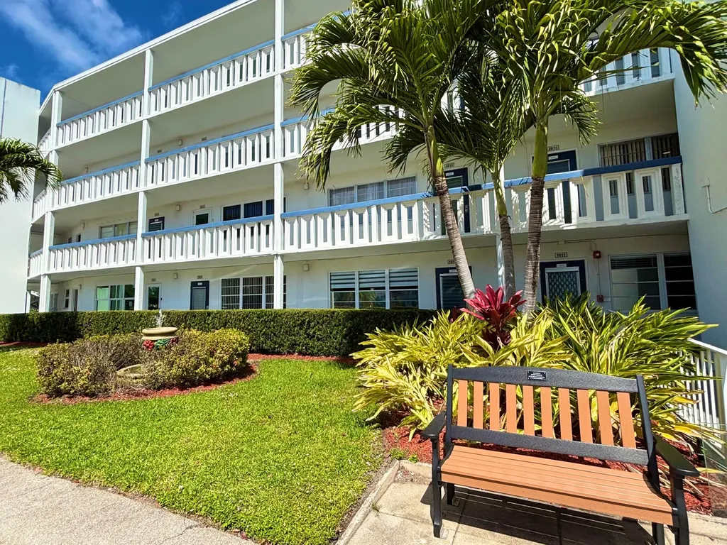4015 Oakridge A Deerfield Beach FL 33442