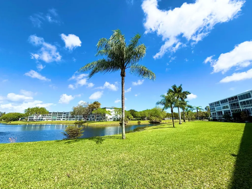 4015 Oakridge A Deerfield Beach FL 33442