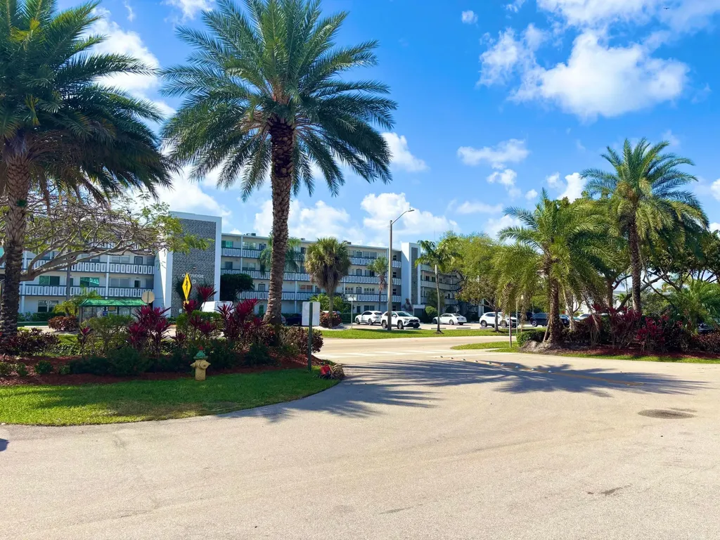 4015 Oakridge A Deerfield Beach FL 33442