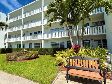 4015 Oakridge A Deerfield Beach FL 33442