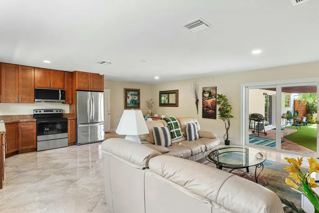 1650 NE 3rd Avenue Delray Beach FL 33444