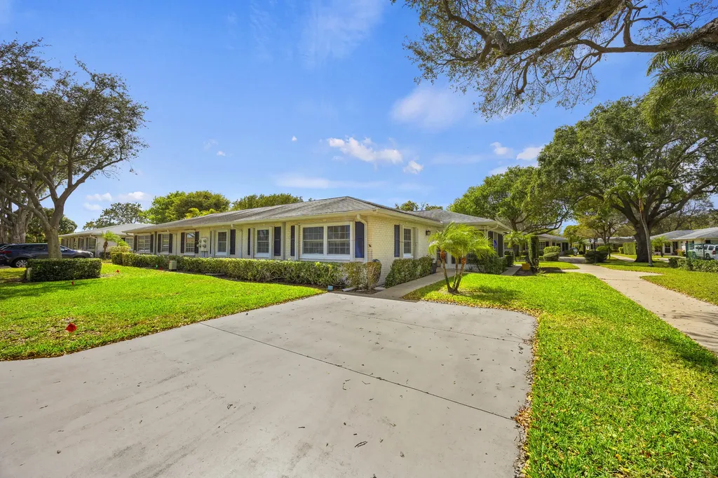 10137 S 40th Way Boynton Beach FL 33436