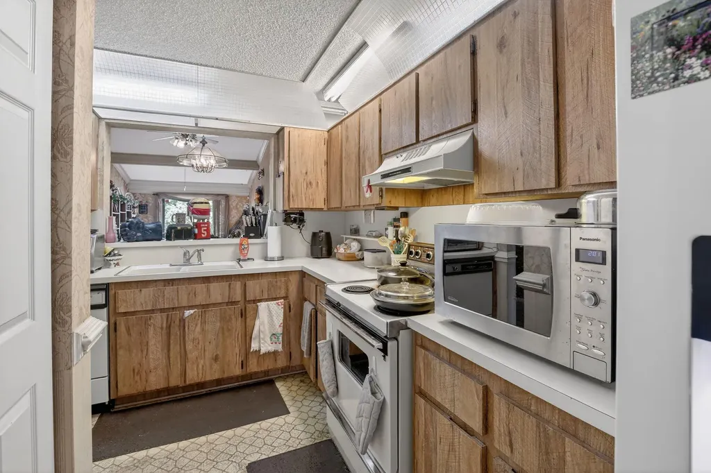 8957 NW 44th Court Sunrise FL 33351