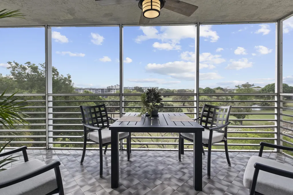 3520 Oaks Way Pompano Beach FL 33069