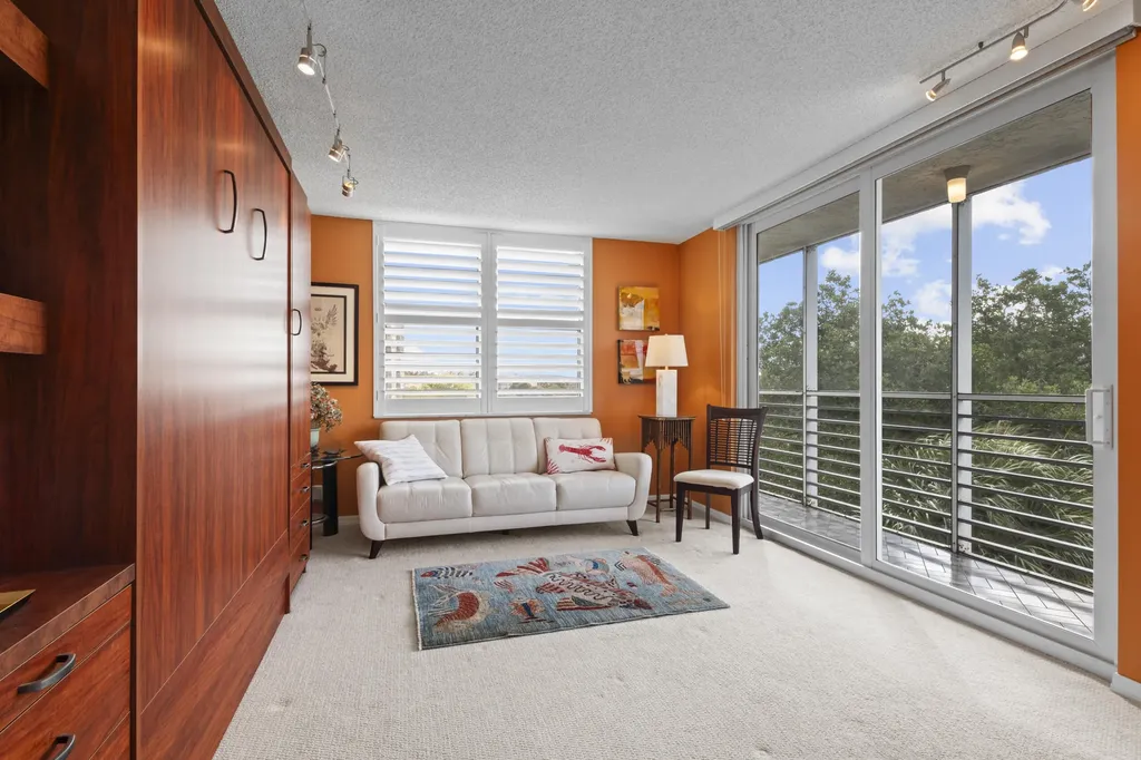 3520 Oaks Way Pompano Beach FL 33069