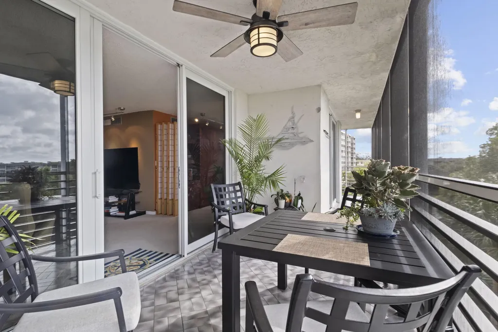 3520 Oaks Way Pompano Beach FL 33069