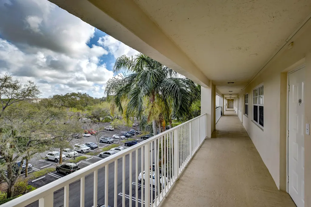 3520 Oaks Way Pompano Beach FL 33069