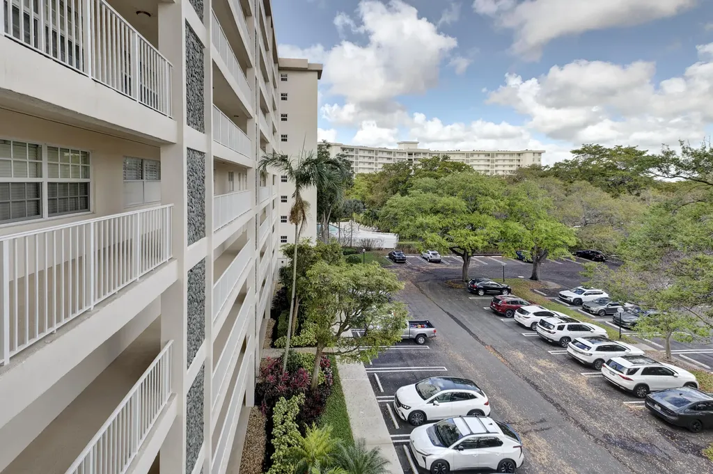 3520 Oaks Way Pompano Beach FL 33069