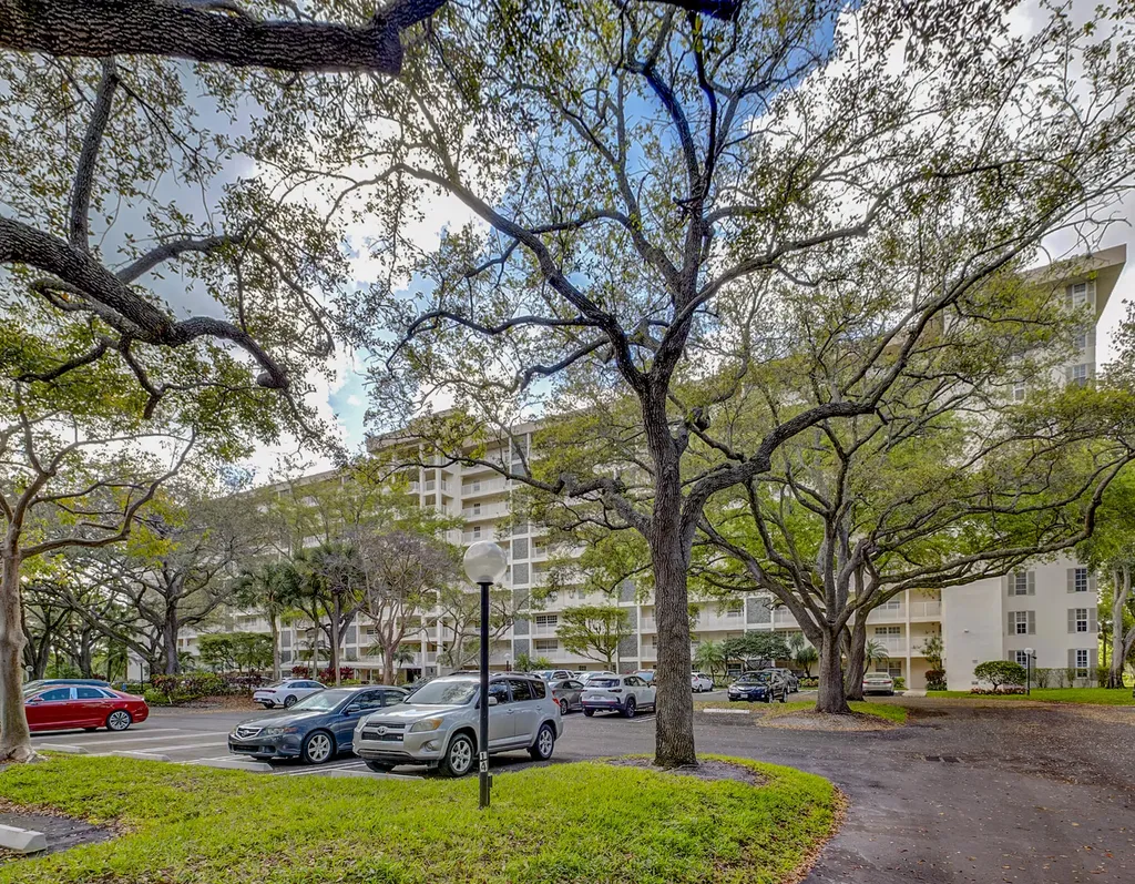 3520 Oaks Way Pompano Beach FL 33069
