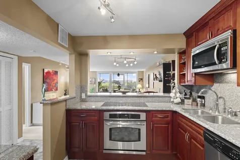 3520 Oaks Way Pompano Beach FL 33069