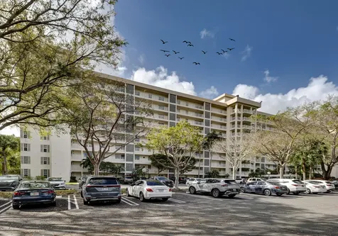 3520 Oaks Way Pompano Beach FL 33069