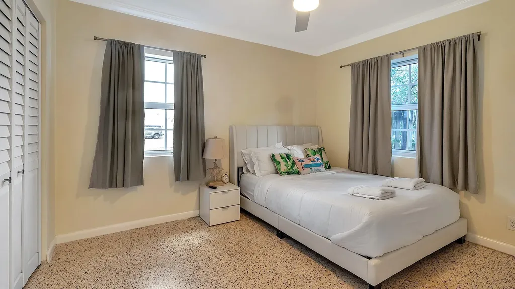 802 N J Street Lake Worth Beach FL 33460