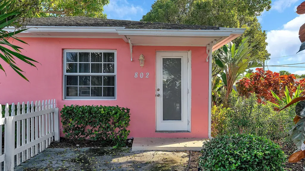 802 N J Street Lake Worth Beach FL 33460