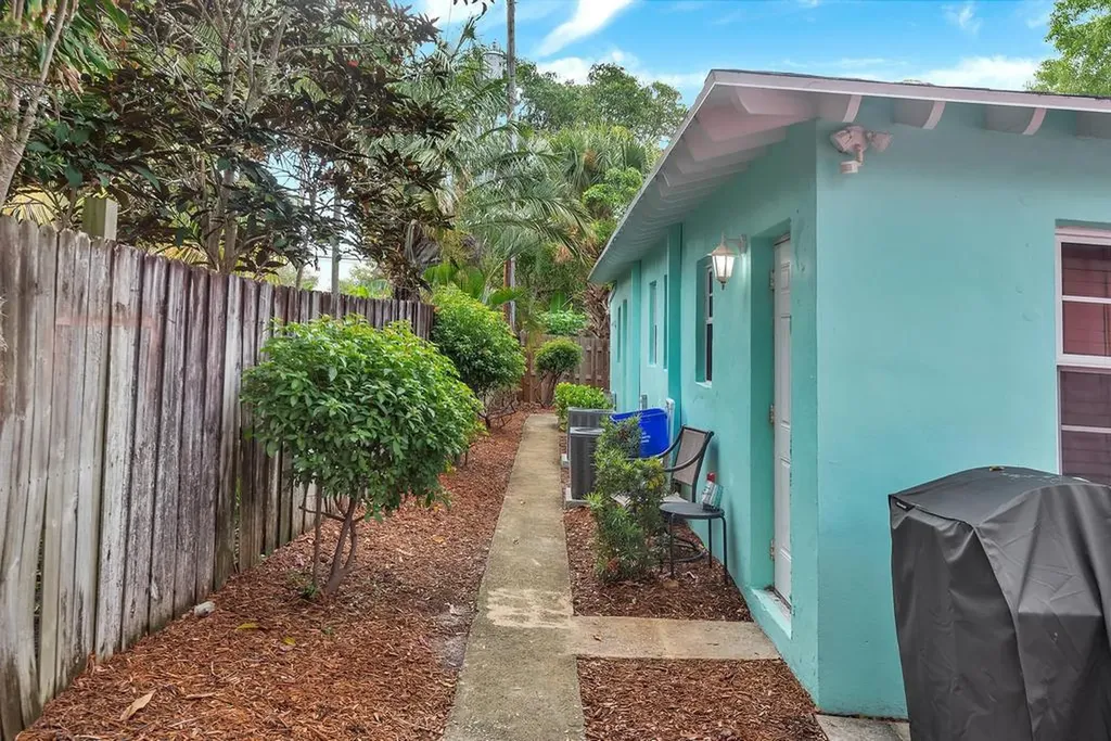 802 N J Street Lake Worth Beach FL 33460