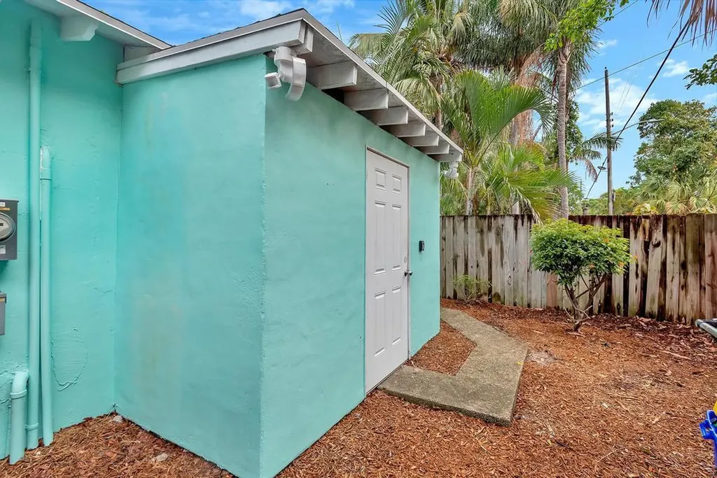 802 N J Street Lake Worth Beach FL 33460