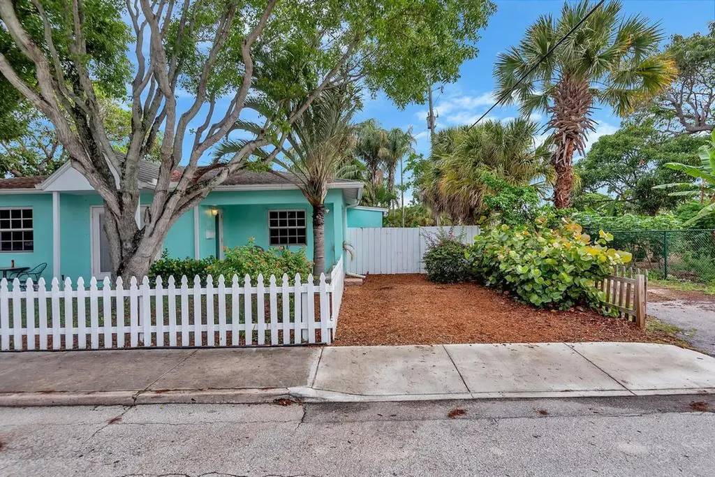 802 N J Street Lake Worth Beach FL 33460