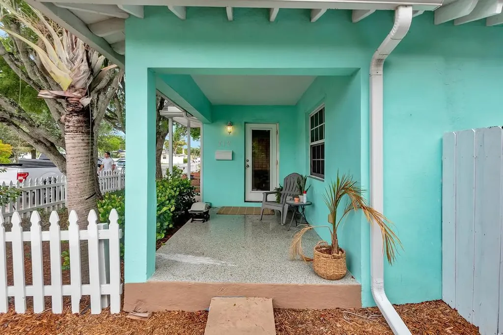 802 N J Street Lake Worth Beach FL 33460