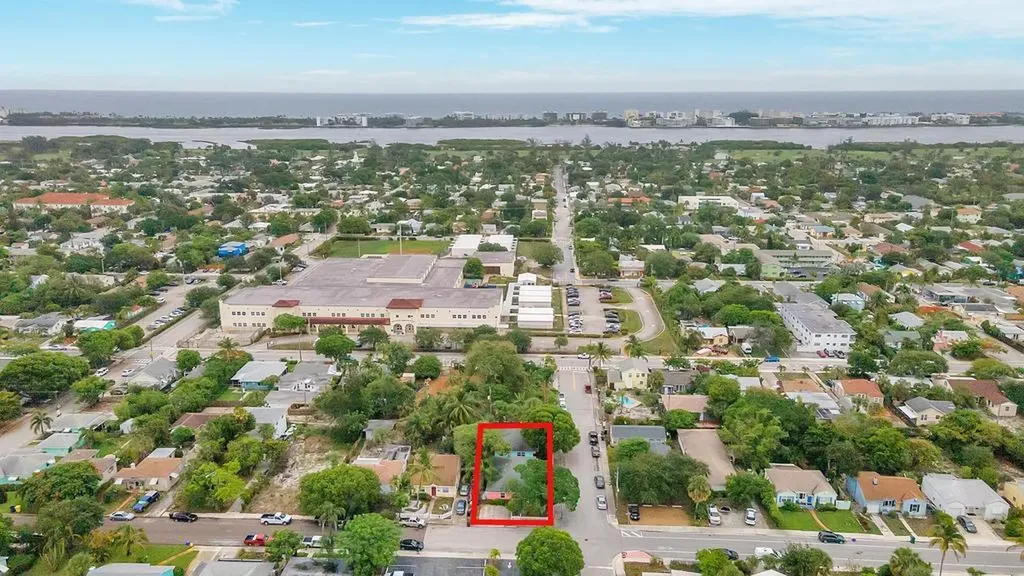 802 N J Street Lake Worth Beach FL 33460