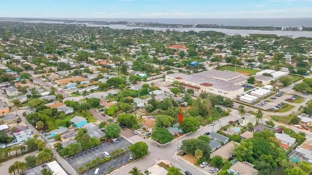 802 N J Street Lake Worth Beach FL 33460