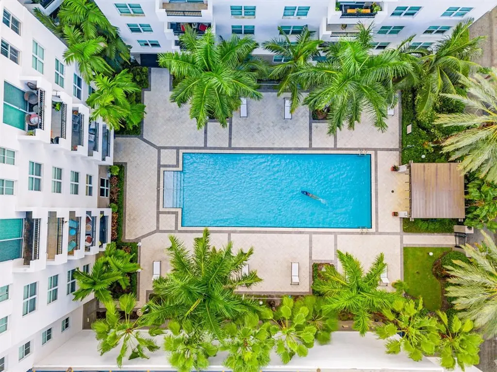 2421 NE 65th Street Fort Lauderdale FL 33308